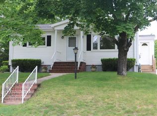67 Connecticut Ave, Dartmouth, MA 02747