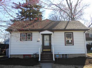 551 Bird St, Elgin, IL 60123