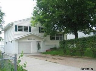 6005 N 69th St, Omaha, NE 68104