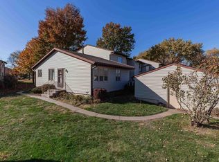 3752 Cedarwood Ct, Bettendorf, IA