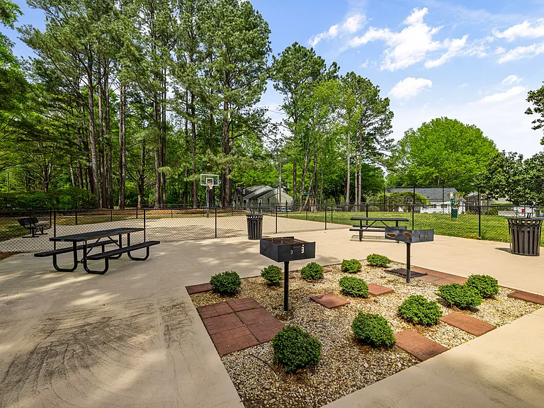 North Forest Apartments — Photo 6