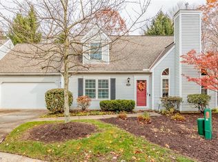 679 Stoney Ridge Ln, Cleveland, OH 44143
