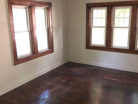 4th image of 720 E University St
