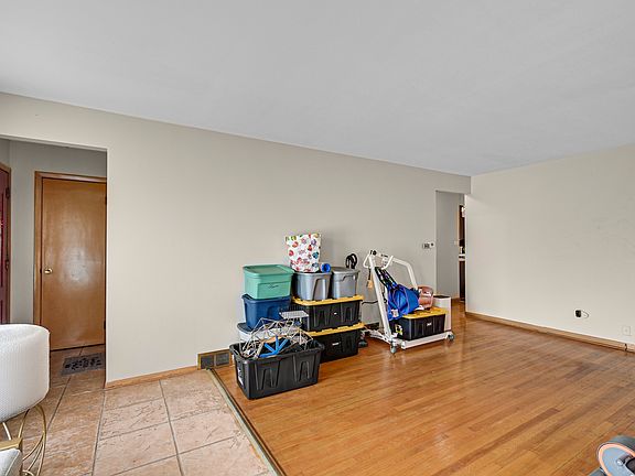2nd image of 380 Bensley Ave
