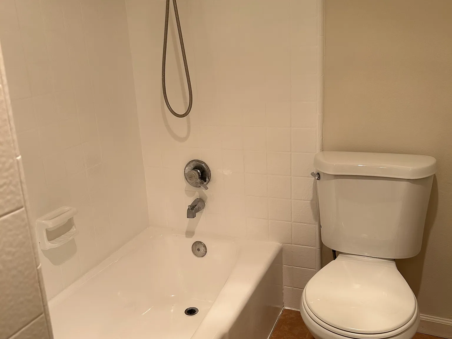 2 bed, 1.5 bath, 1100 sqft, $2,700 — Photo 3