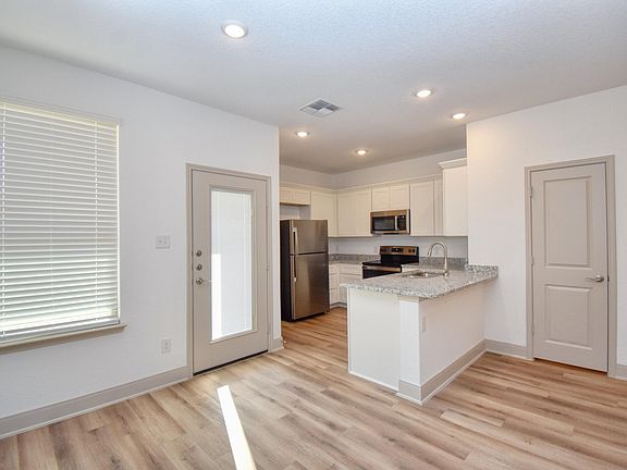 5th image of 7507 Gramercy Way #101