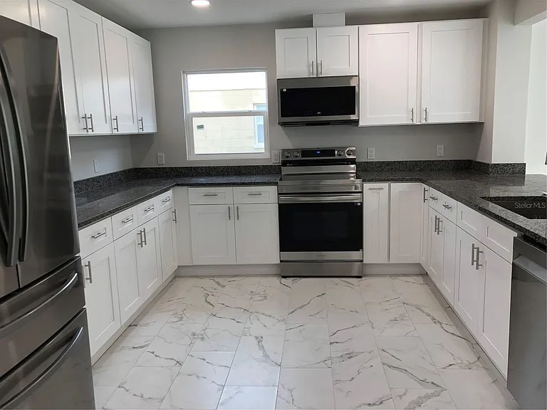 345 Parkland Ave — Photo 4