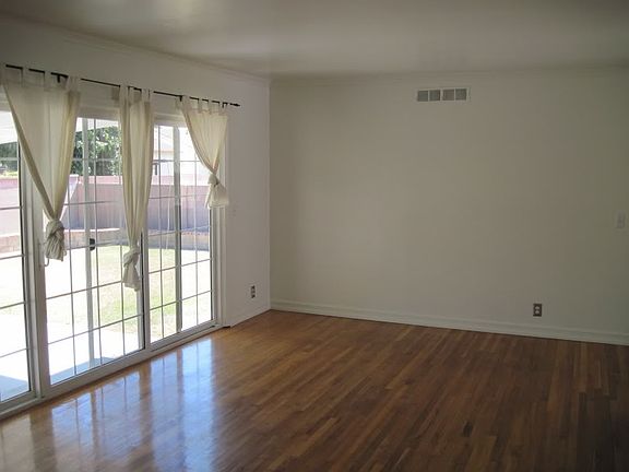 5th image of 8603 Hazelnut St