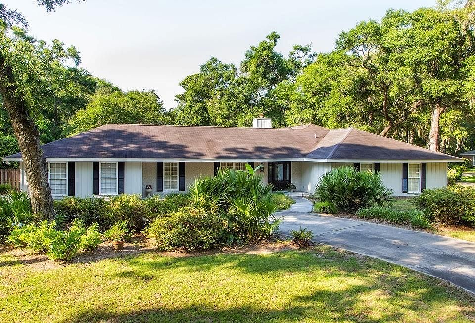 1st image of 104 N Windward Dr