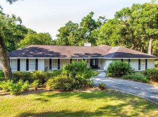 104 N Windward Dr, Saint Simons Island, GA 31522