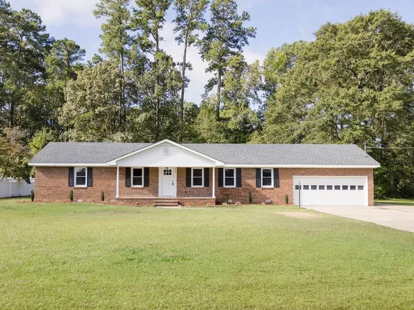 205 Tina Ave NW, Pikeville, NC 27863