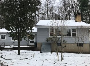 11 Deane Rd, Hopatcong, NJ 07843