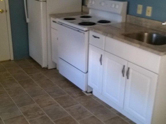 4th image of 75 Caswell St