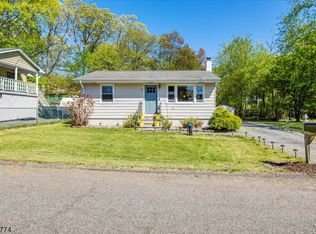 7 Williams Trl, Hopatcong, NJ 07843