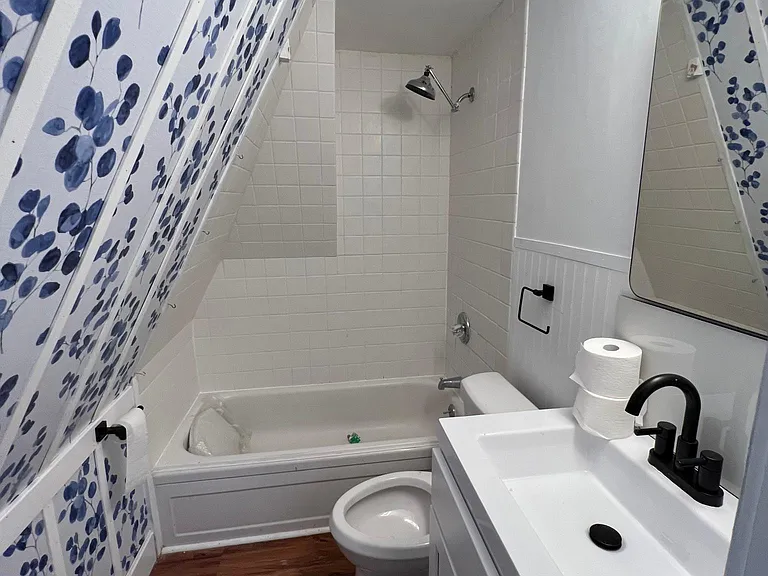 415 E Seneca St #3 — Photo 4