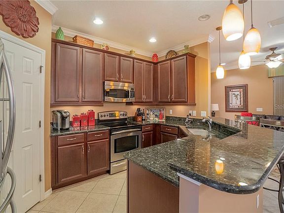 4th image of 608 Venice Pl