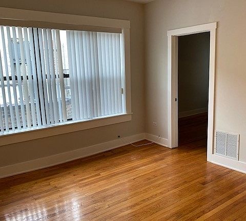 5th image of 3851 N Southport Ave APT 3R
