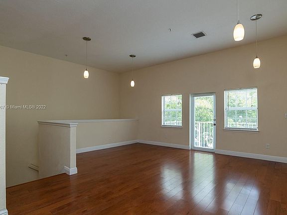 3rd image of 2710 NE 8th Ave #2710