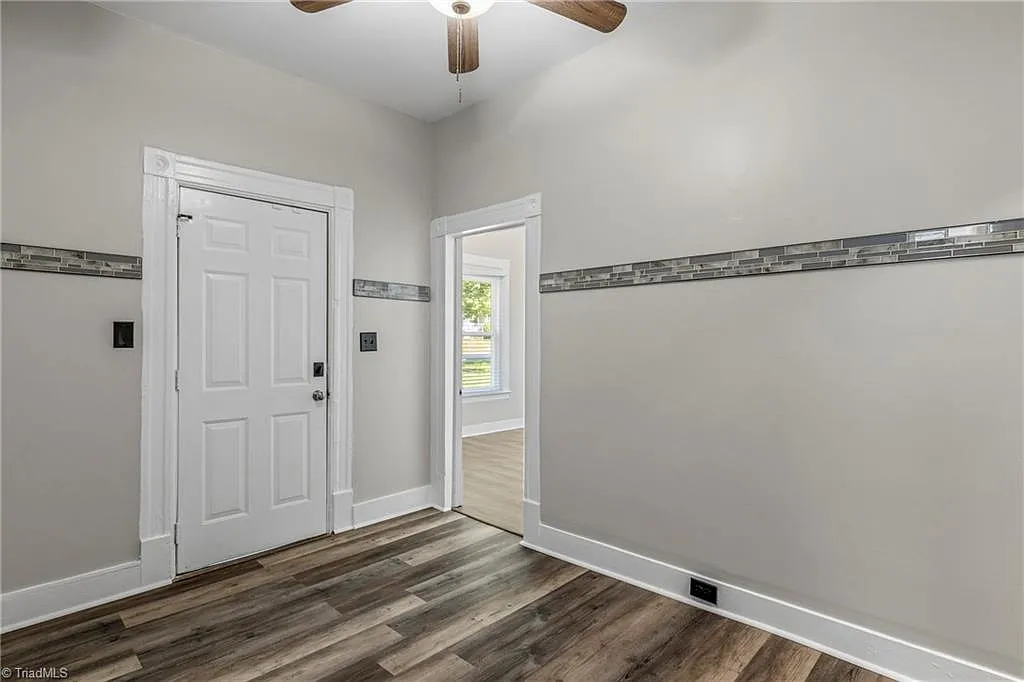 4 bed, 1.0 bath, $1,900 — Photo 3