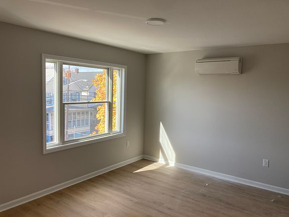 3rd image of 17 Harvey St