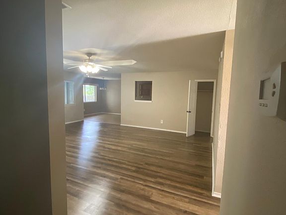 3rd image of 601 Mesquite Cir