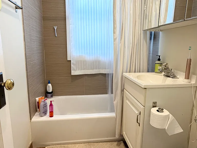 27 Beecher St #4 — Photo 17
