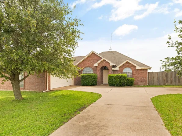 200 Flower Meadows Dr, Waxahachie, TX 75165