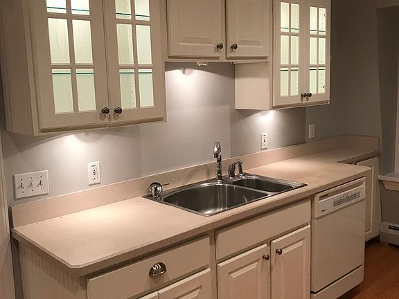 3rd image of 123 Elm St #3