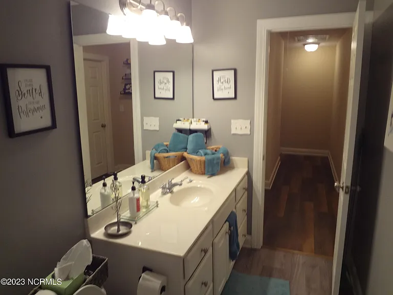 205 S Pointe Dr #B — Photo 34