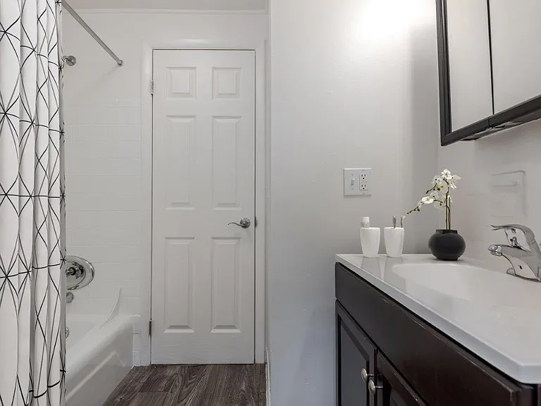 Creek Hill Apartment Homes — Photo 16