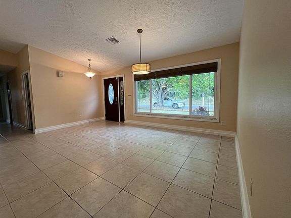 3rd image of 682 SE Delancey Lane