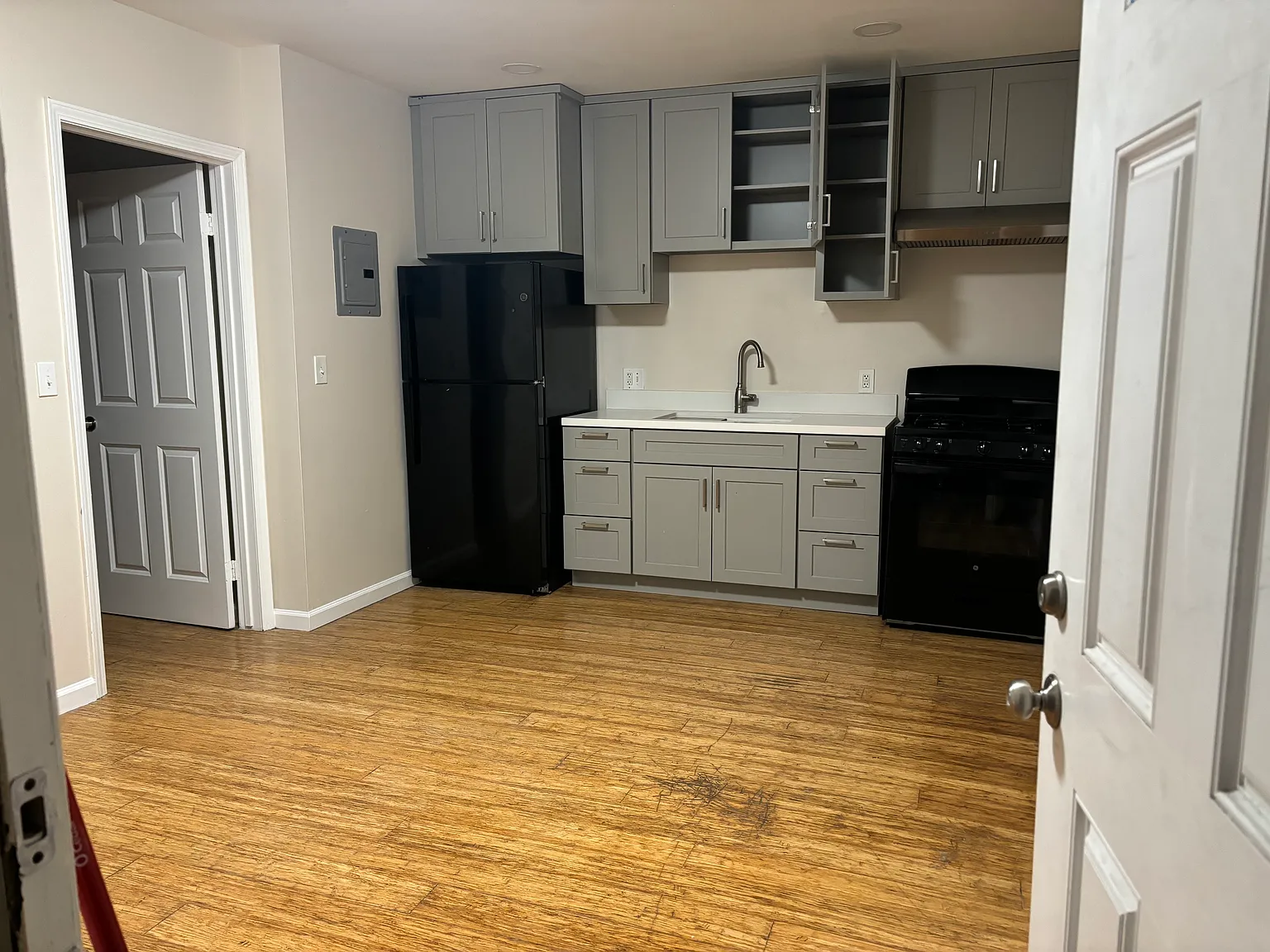 1640 N Sherman Pl — Photo 3