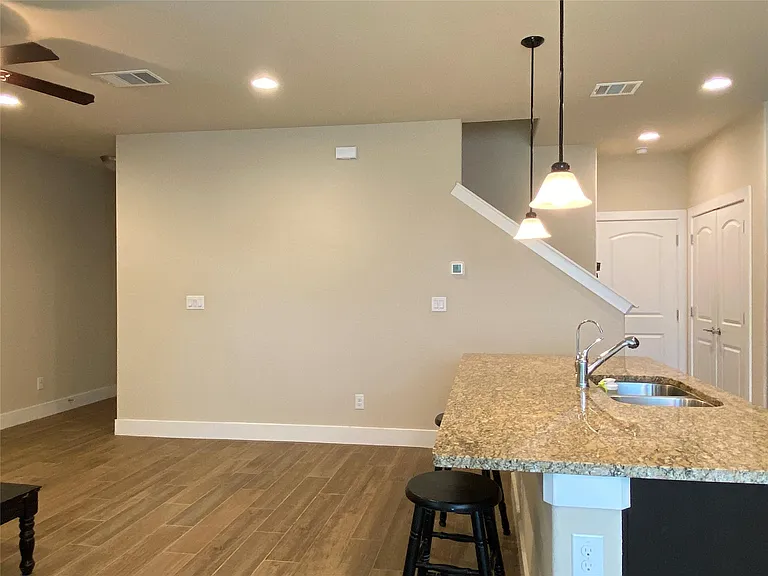 347 Madison Oaks — Photo 10