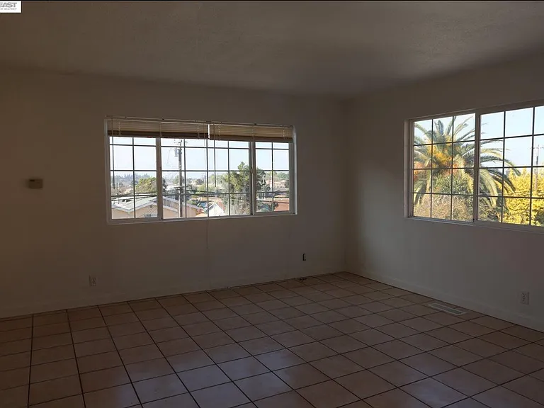 16770 Los Banos St — Photo 5