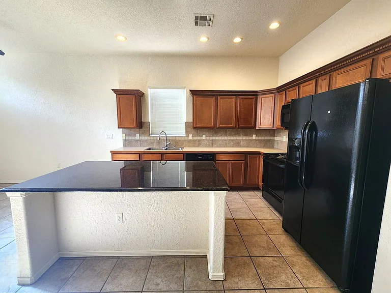 2409 Cortina Mnr — Photo 20