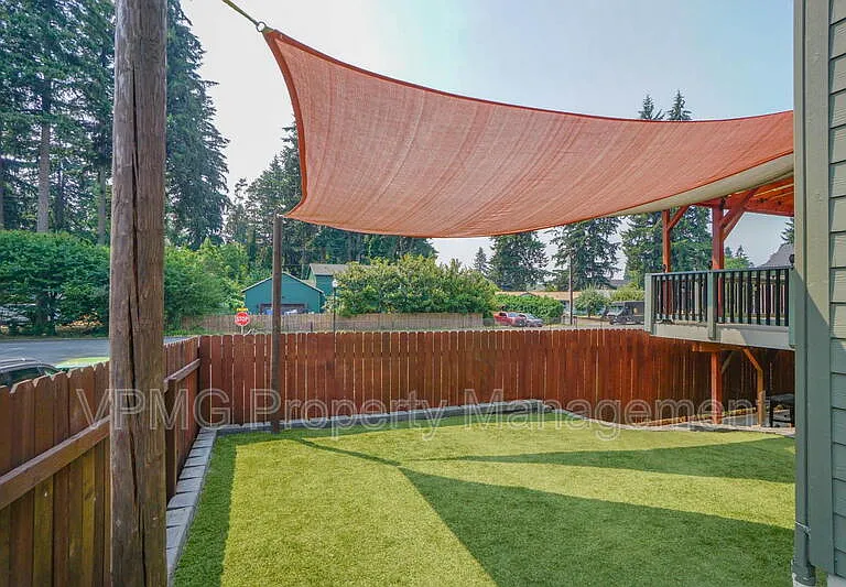 5941 NE 48th St — Photo 31