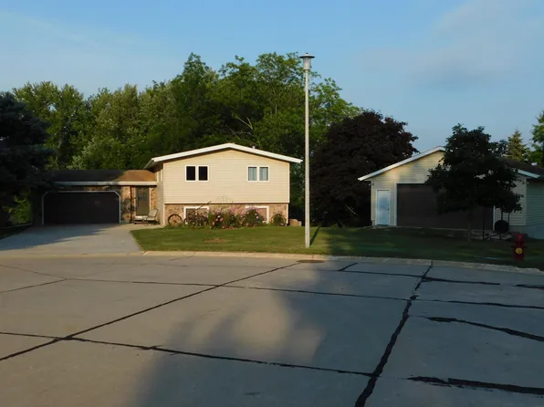 505 W 3rd St, Monona, IA 52159