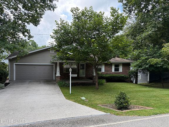 2nd image of 169 Ivy Brook Ln