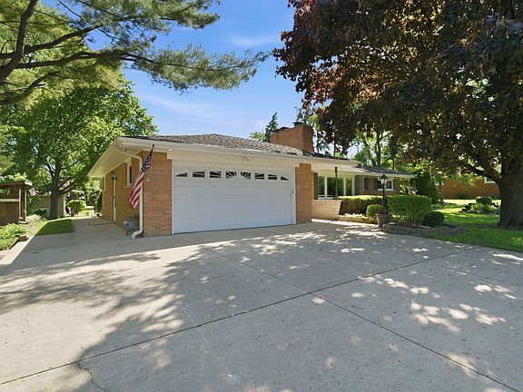 2nd image of 20W545 Moreland Ave