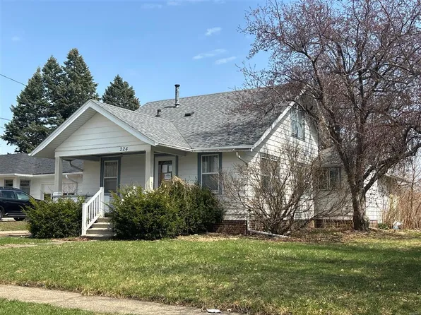 224 E 14th St N, Newton, IA 50208