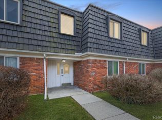 1878 Colonial Village Way APT 4, Waterford, MI