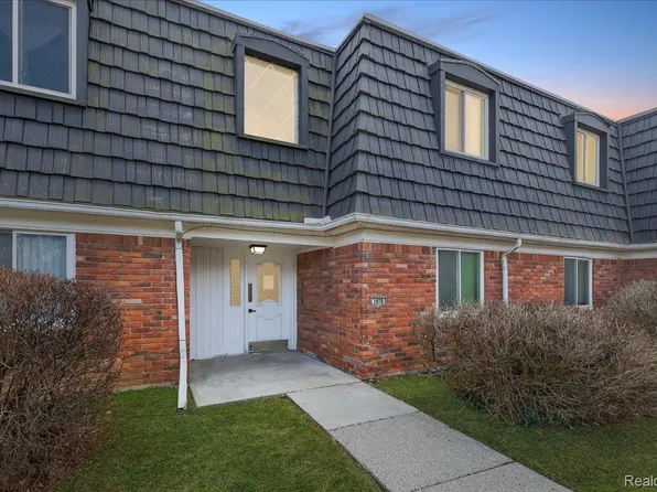 1878 Colonial Village Way APT 4, Waterford, MI 48328