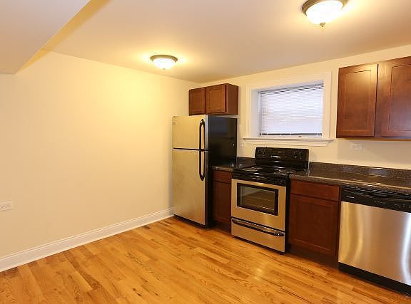 4th image of 1125 W Oakdale Ave #G