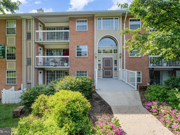1923 Wilson Ln APT 102, Mc Lean, VA 22102