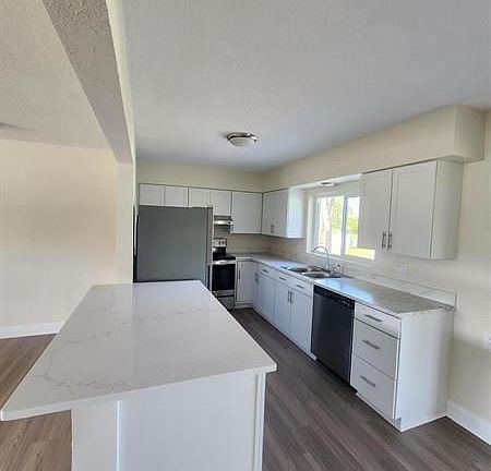 3rd image of 292 W Arbor Ave