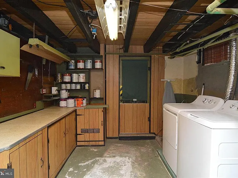 101 W Franklin St — Photo 32