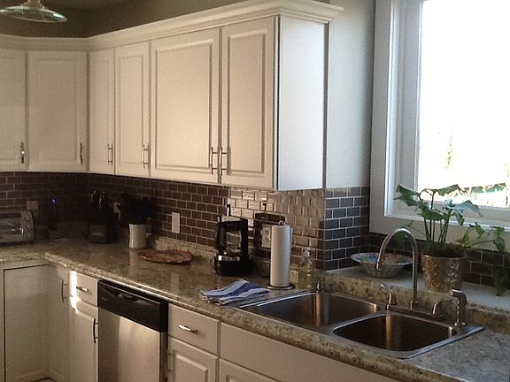 5th image of 211 Diamond St