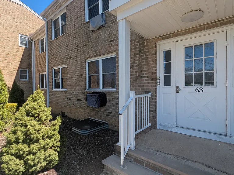 63 Stonehurst Blvd #C — Photo 16