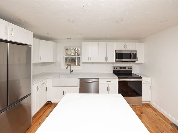 3rd image of 155 Southbridge Rd