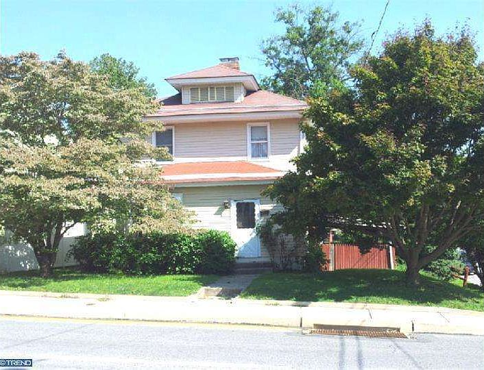 1st image of 325 E Cypress St